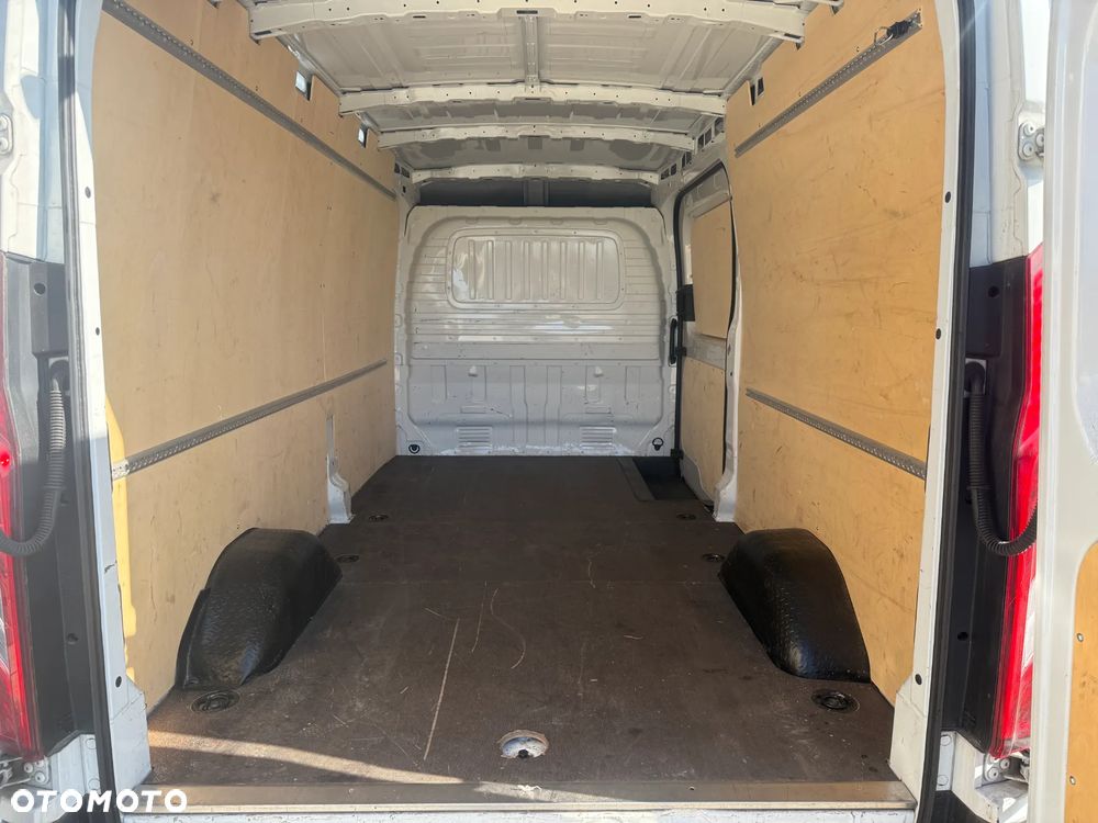 Maxus DELIVER 9 - 7