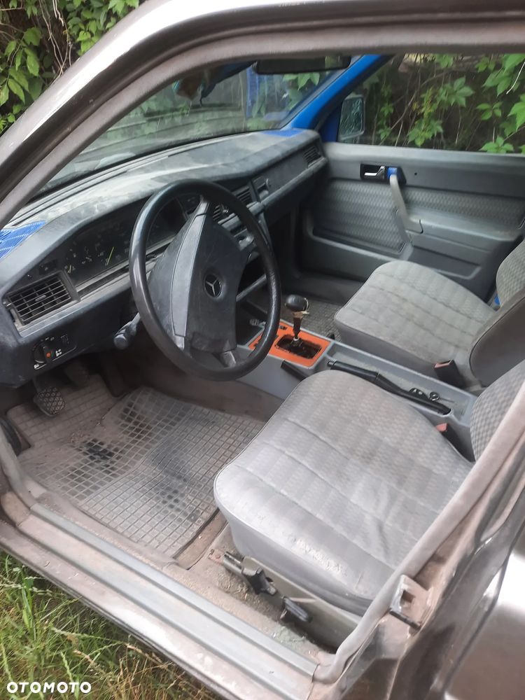 Mercedes-Benz 190 1990 photo 5