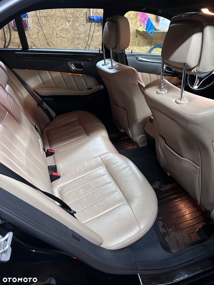 Mercedes-Benz Klasa E 350 4-Matic Classic - 14