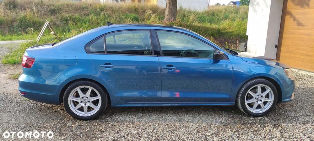 Volkswagen Jetta - 2