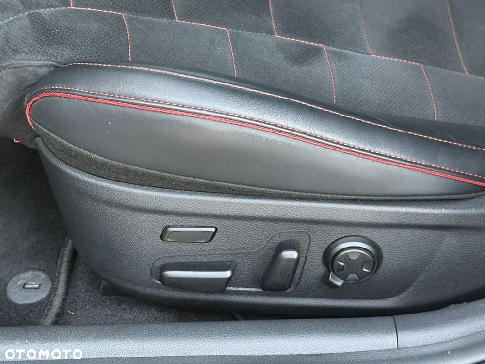 Kia Stinger - 12