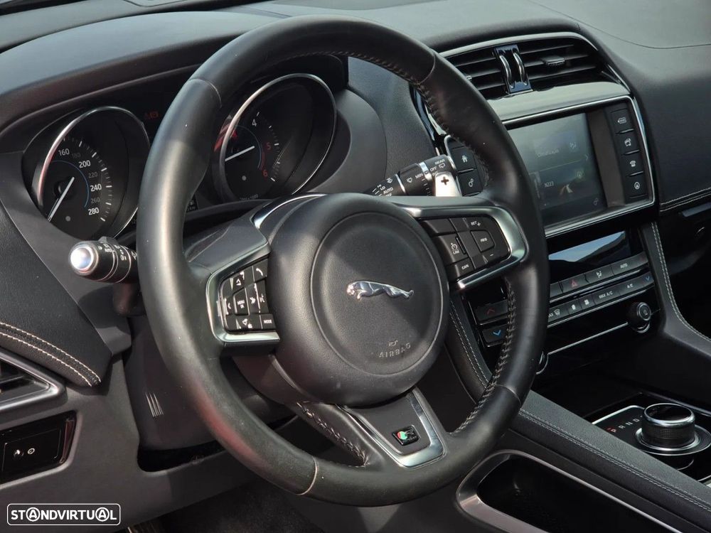 Jaguar F-Pace - 15