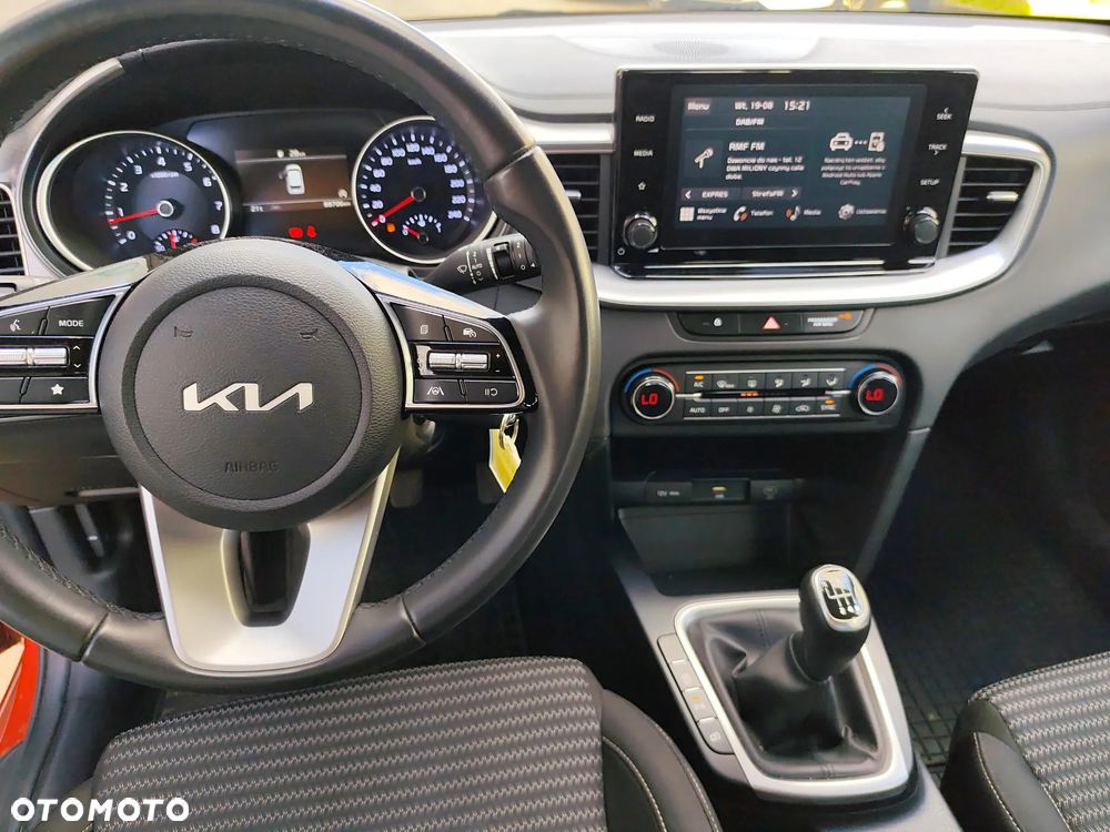 Kia Ceed 1.5 T-GDI M - 13