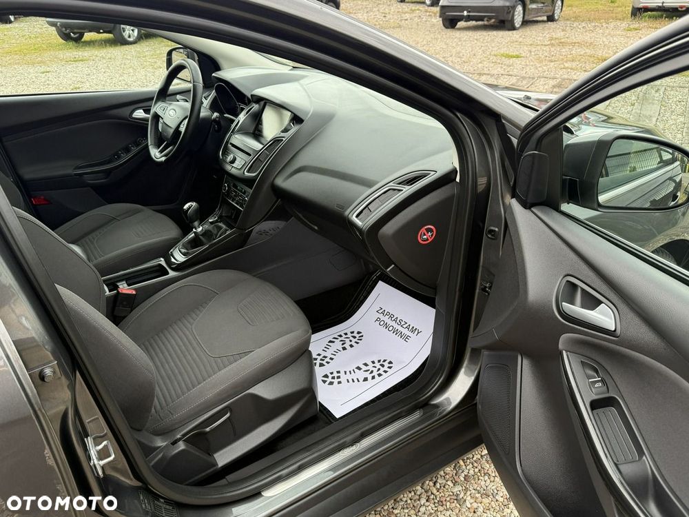 Ford Focus - 32