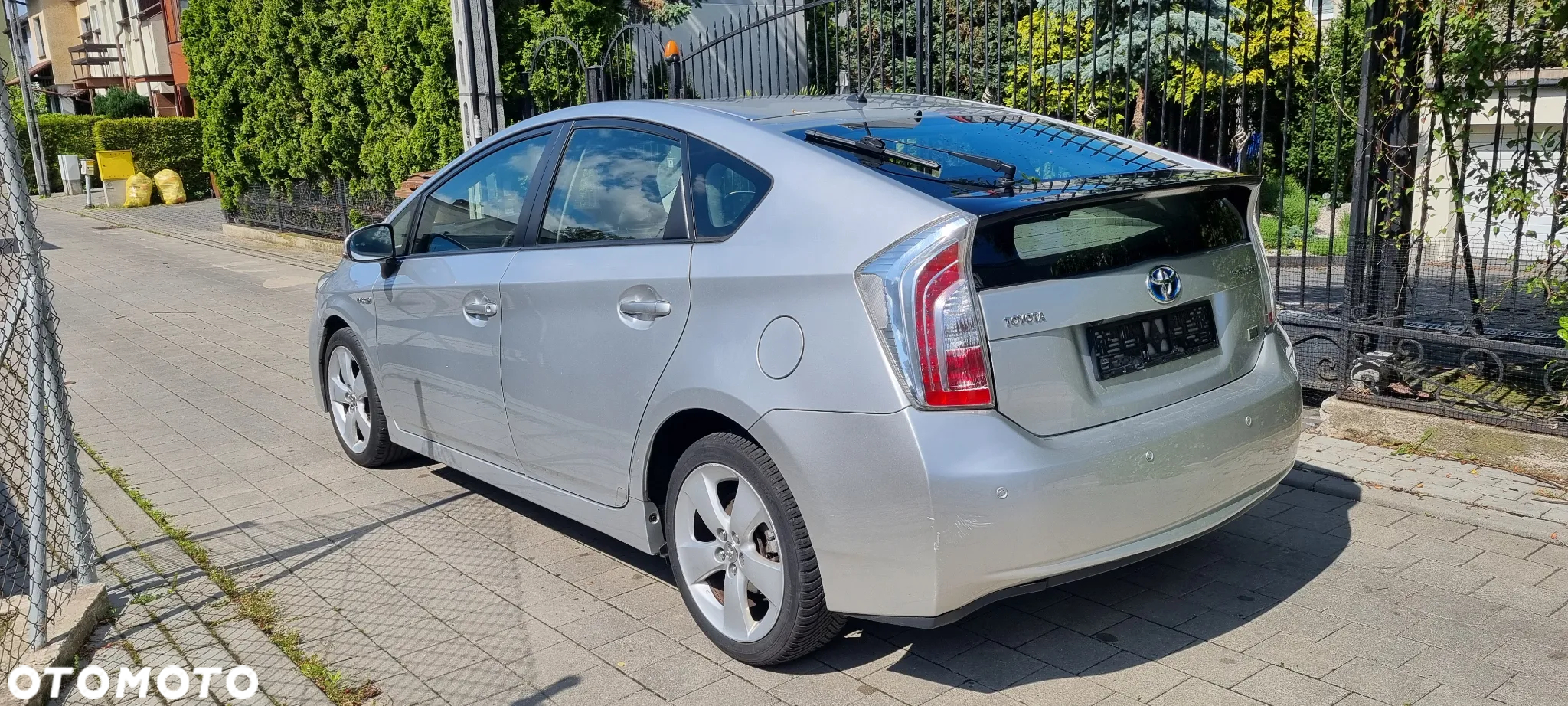 Toyota Prius 1.8 HSD Prestige - 4