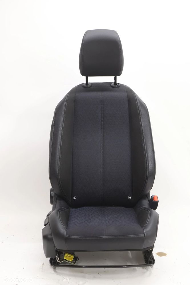 Opel Corsa F fotel przód prawy - 1