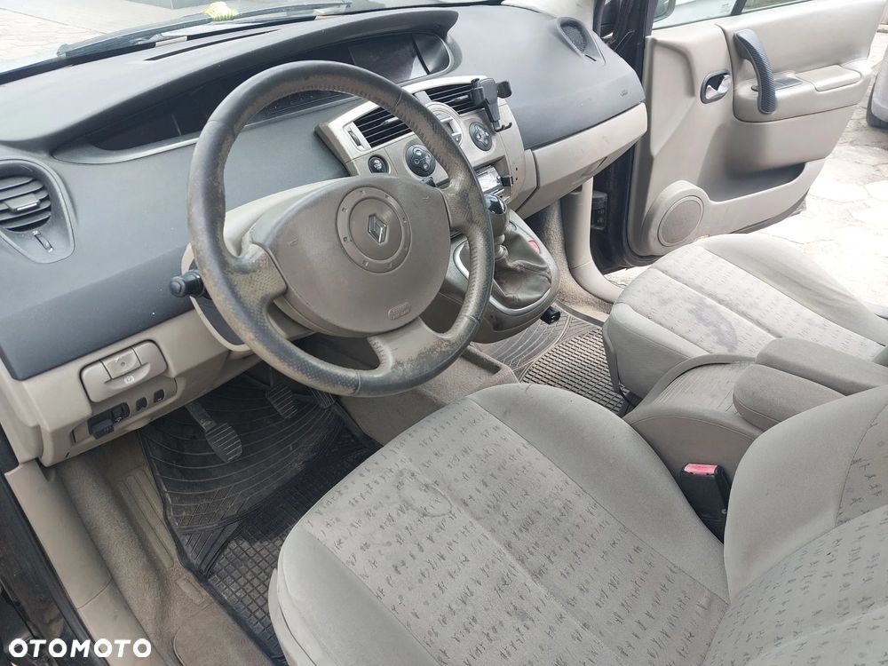 Renault Grand Scenic - 10