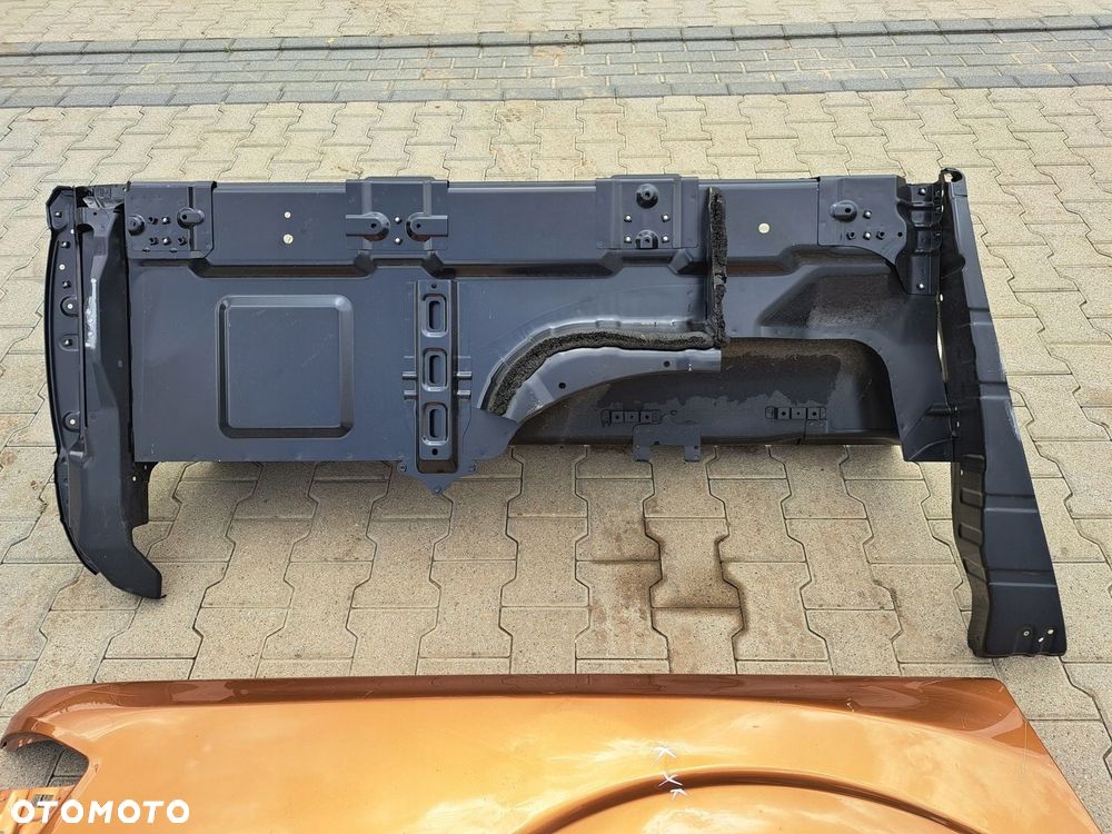 BŁOTNIK TYLNY TYŁ PRAWY NISSAN NAVARA 2015 - - 4