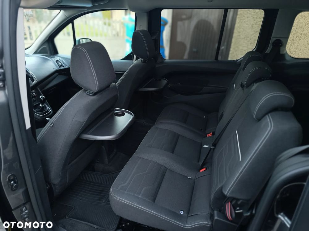 Ford Tourneo Connect Grand - 16