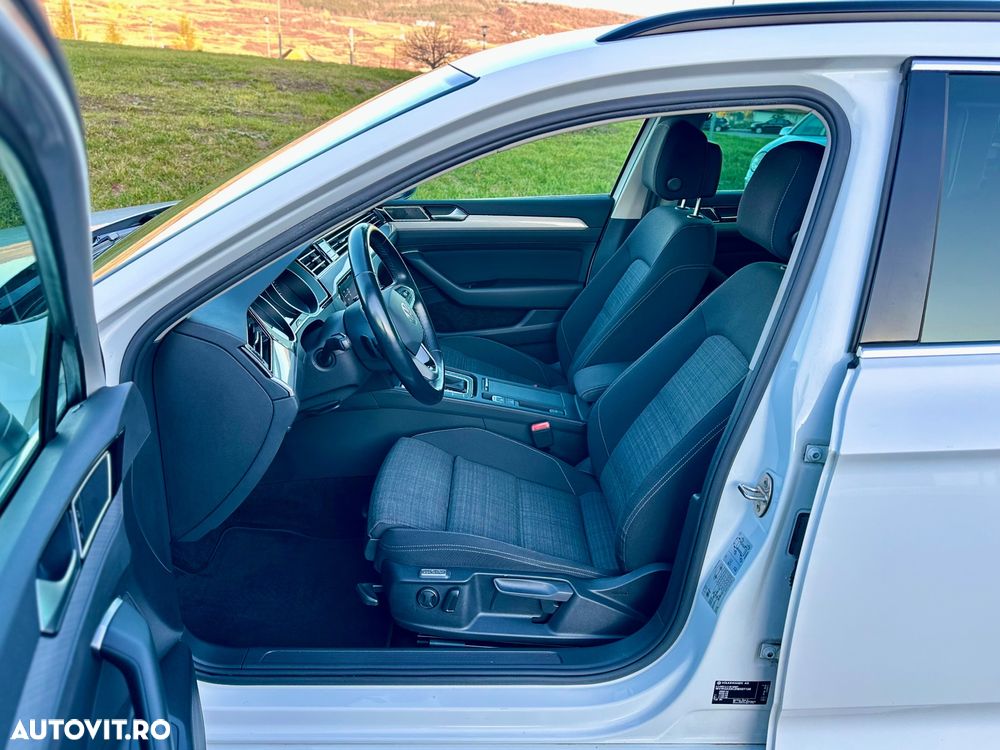 Volkswagen Passat Variant 2.0 TDI SCR DSG Elegance - 8