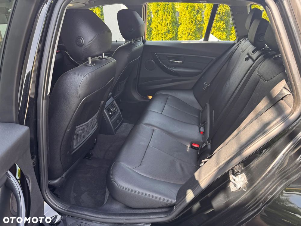 BMW Seria 3 330d xDrive Edition M Sport Shadow - 13