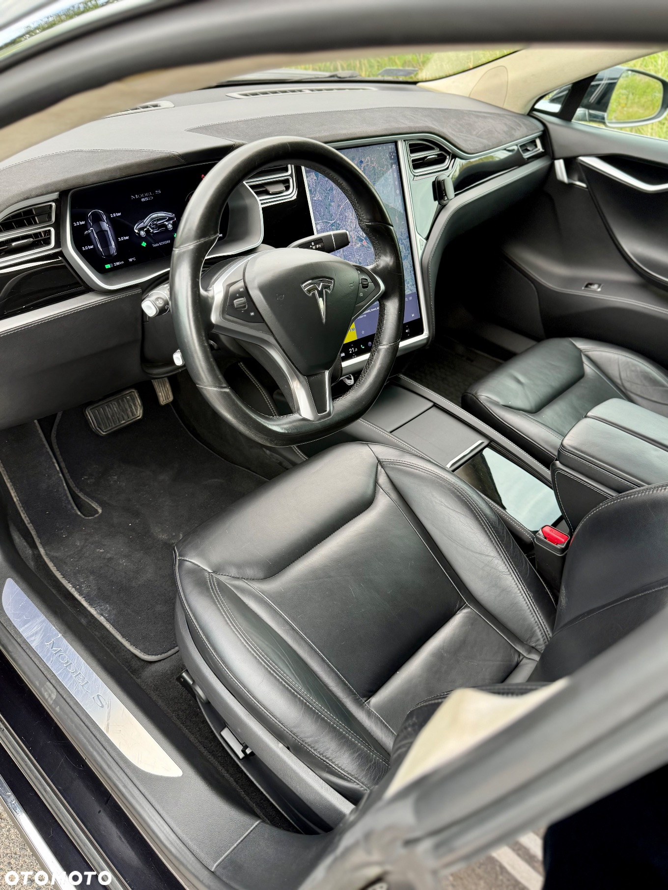 Tesla Model S 85 D - 13