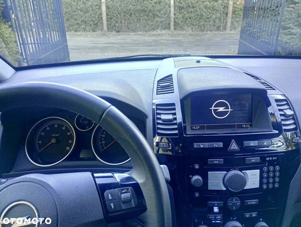 Opel Zafira 2.2 Navi - 9
