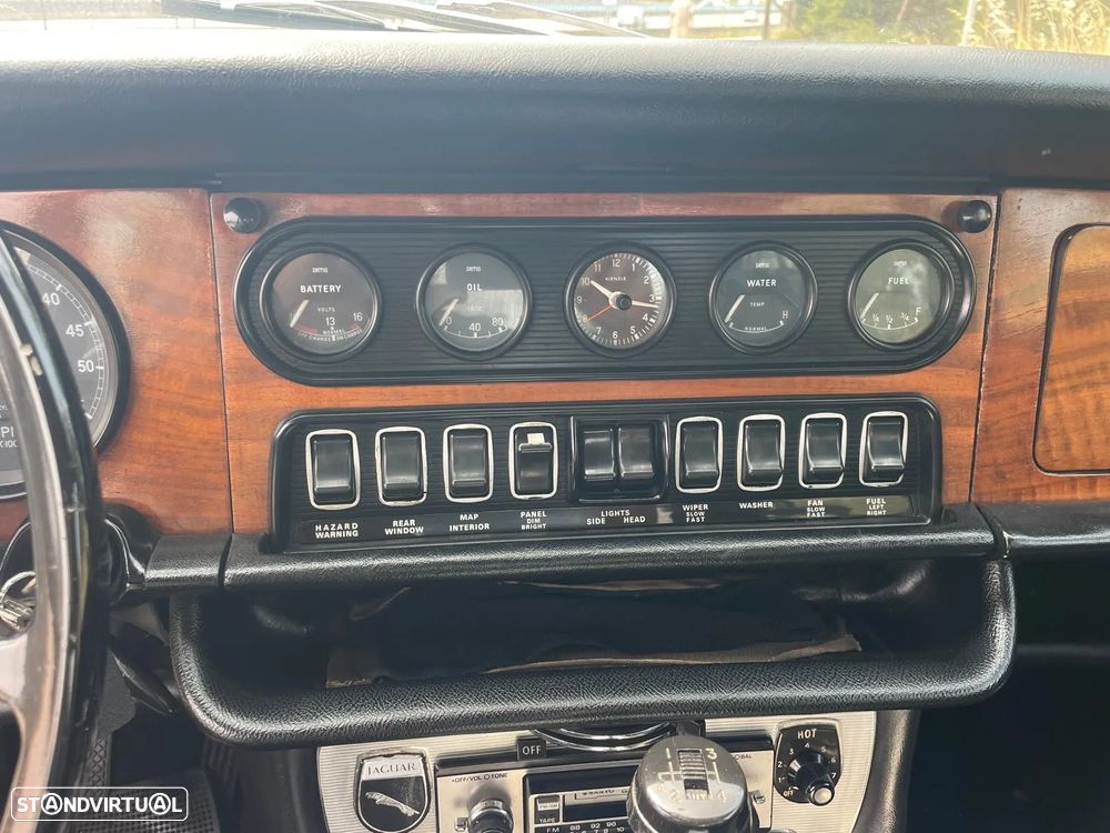 Jaguar XJ - 12