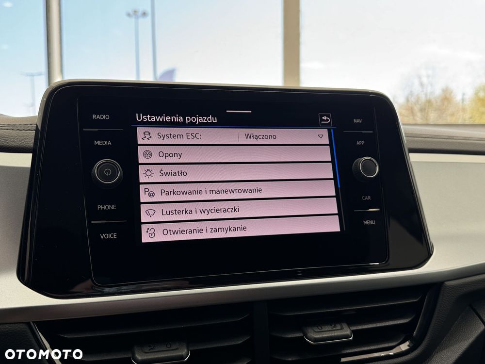 Volkswagen T-Roc - 29