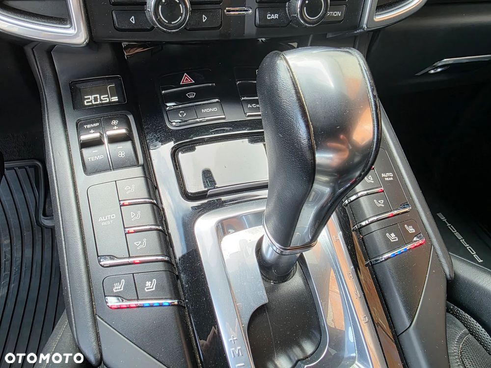 Porsche Cayenne - 15