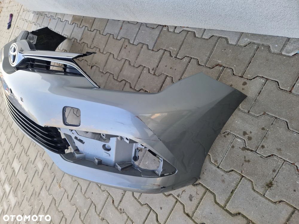 Zderzak Toyota Auris II lift 2015 - bez dziur - 11