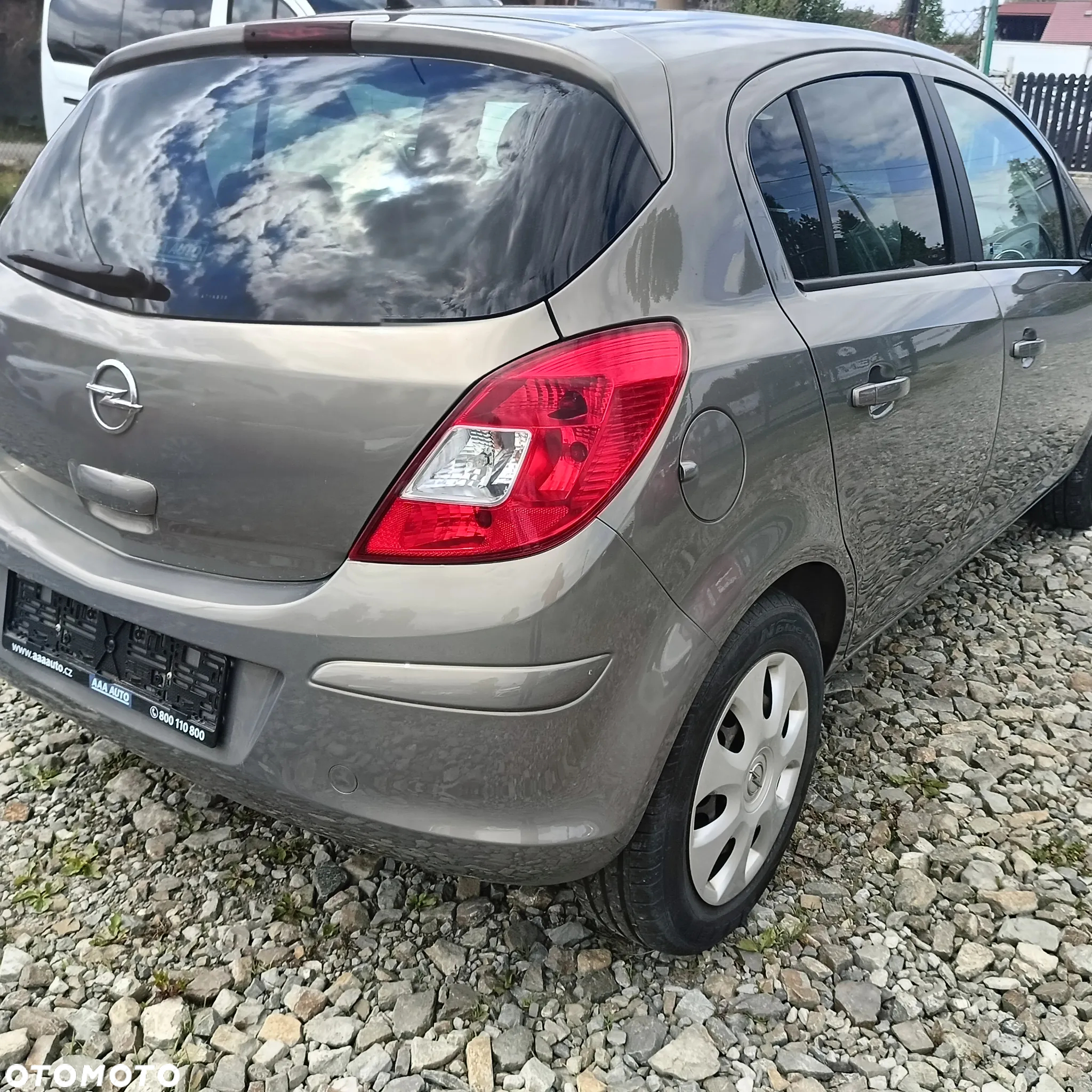 Opel Corsa 1.2 16V Cosmo - 9
