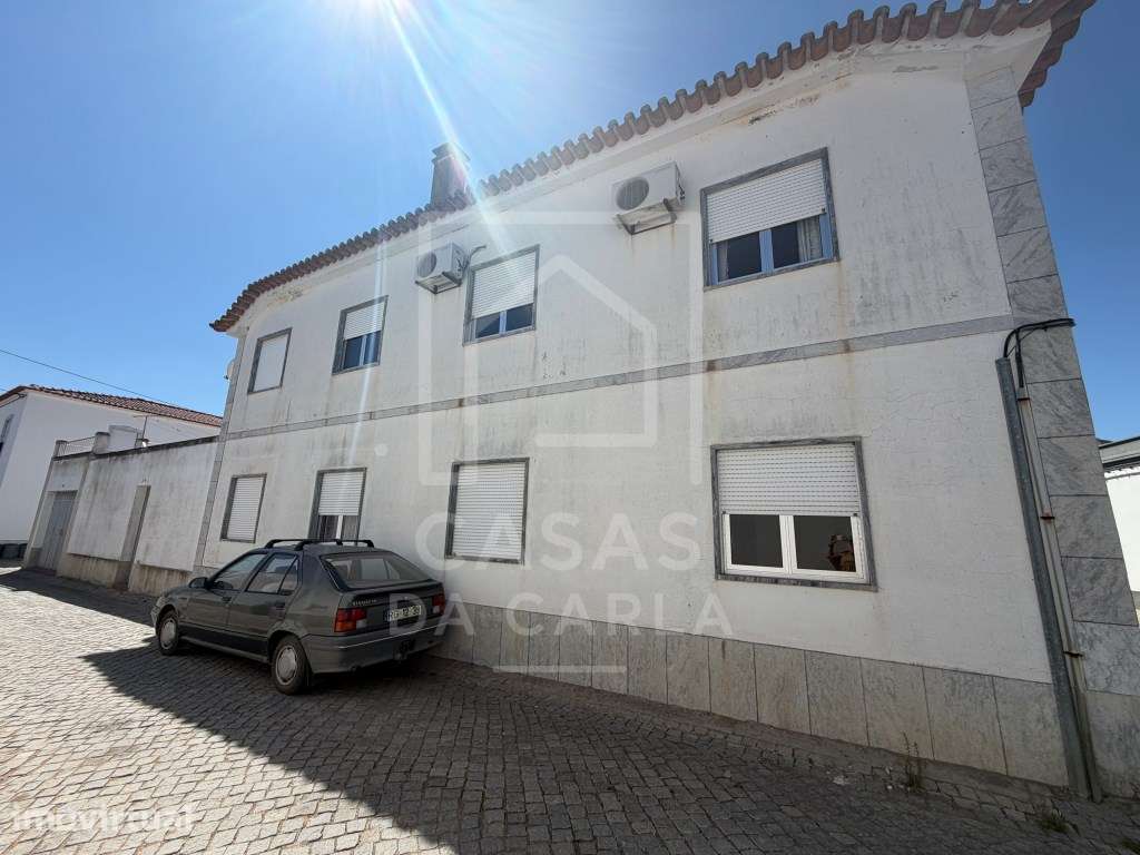 Moradia Familiar de Excelentes Áreas e Grande Potencial - Grande imagem: 3/50