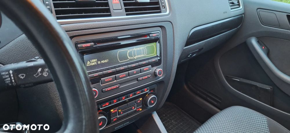 Volkswagen Jetta - 7