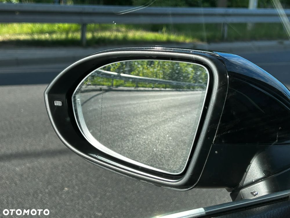 Volkswagen Passat Variant 2.0 TDI SCR 4Motion DSG Comfortline - 23