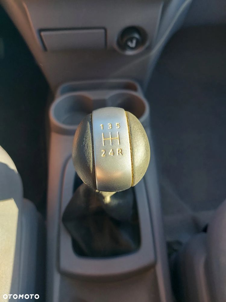 Nissan Almera Tino tekna - 9