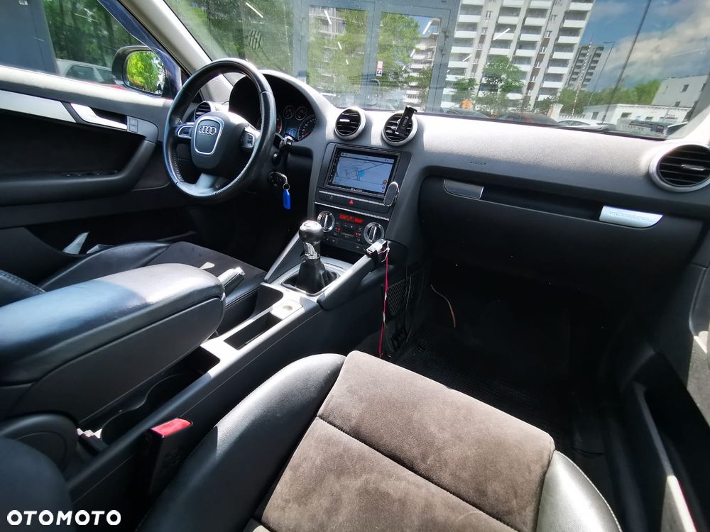 Audi A3 Sportback 2.0 TDI DPF quattro Ambition - 8