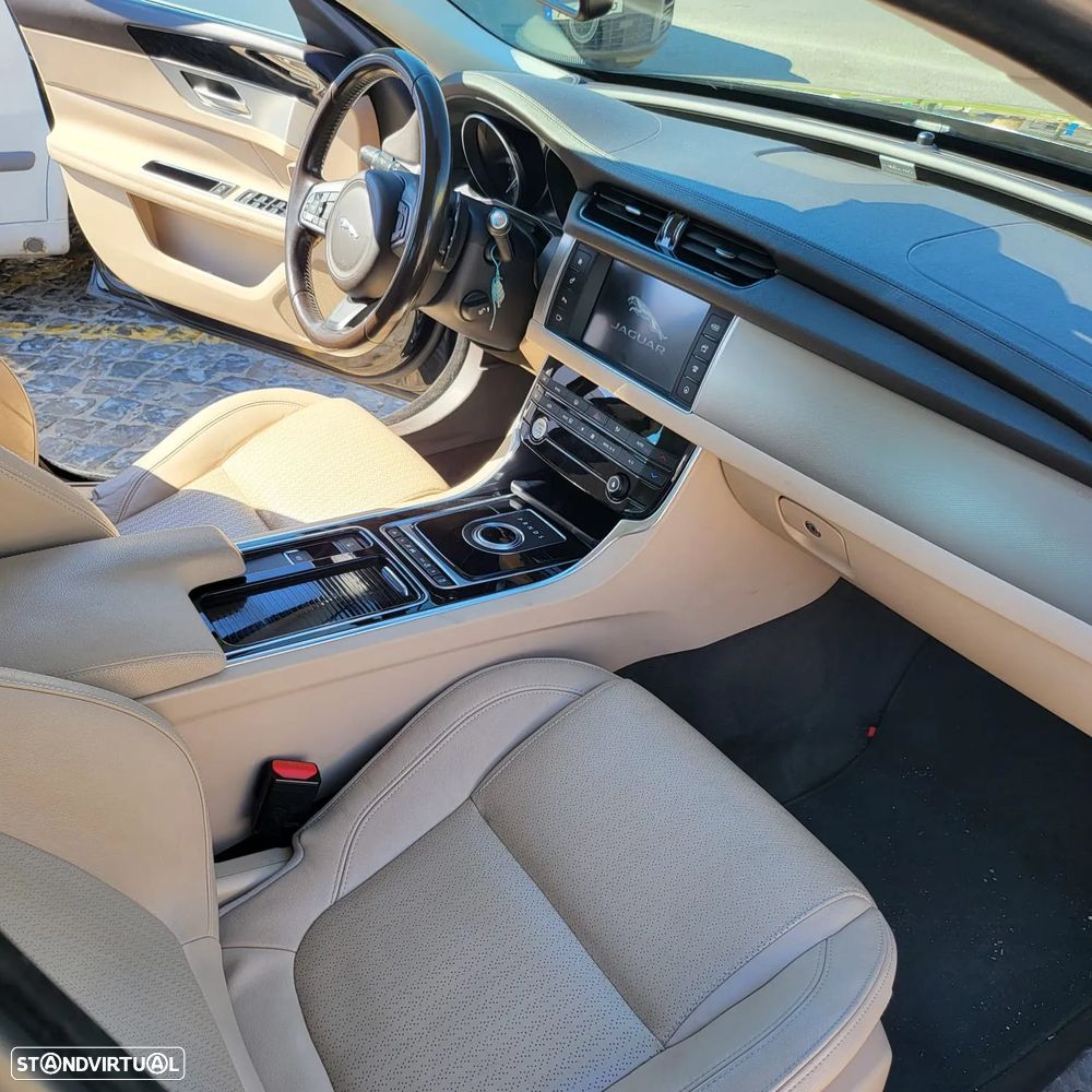 Jaguar XF 2.0 D Portfolio Aut. - 7