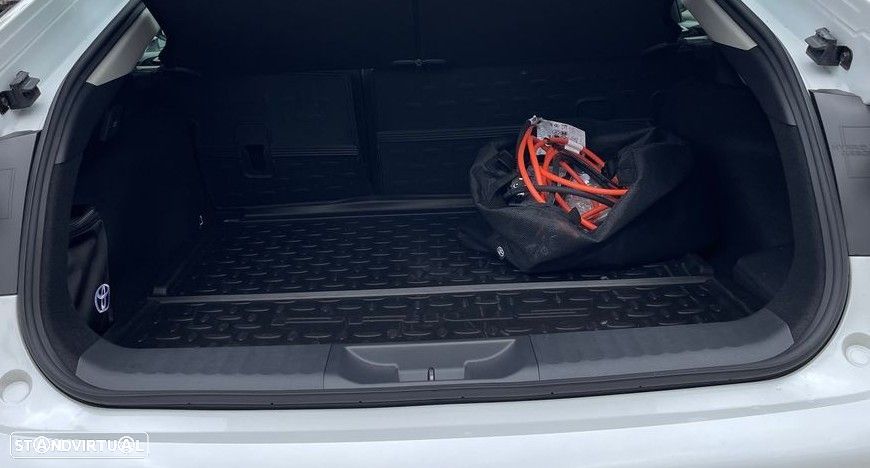 Toyota Prius 2.0 Plug-in Luxury - 14