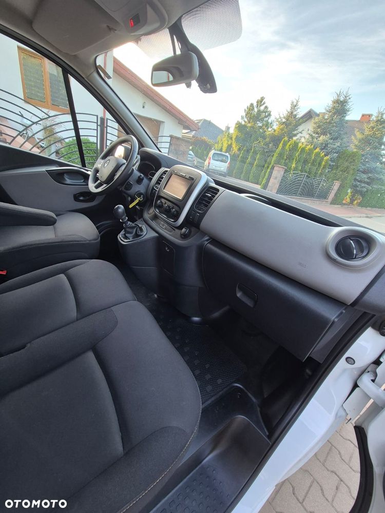 Renault Trafic Long L2 120koni 2017r Navi Klima Super stan - 24