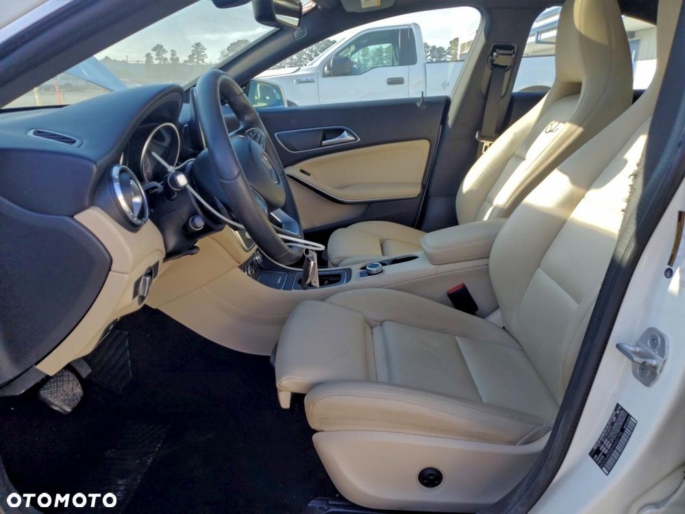 Mercedes-Benz CLA 250 4Matic 7G-DCT - 8