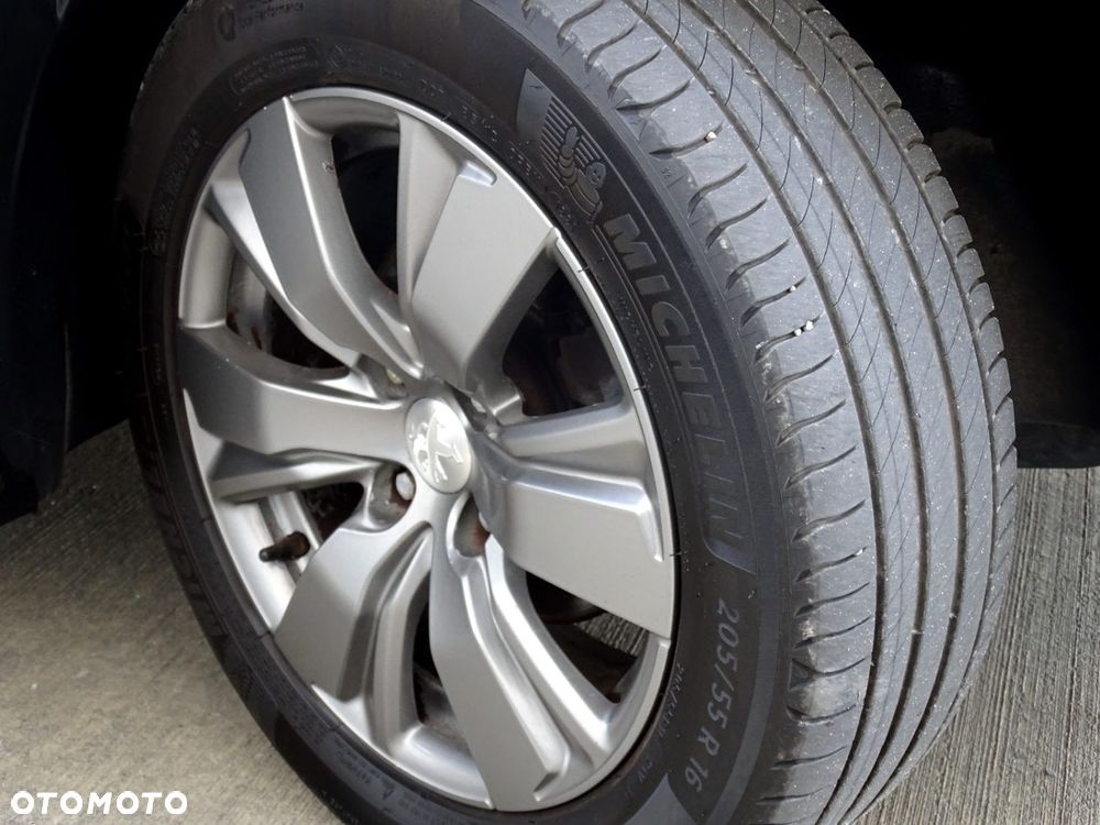 Peugeot 2008 1.6 BlueHDi Style - 21