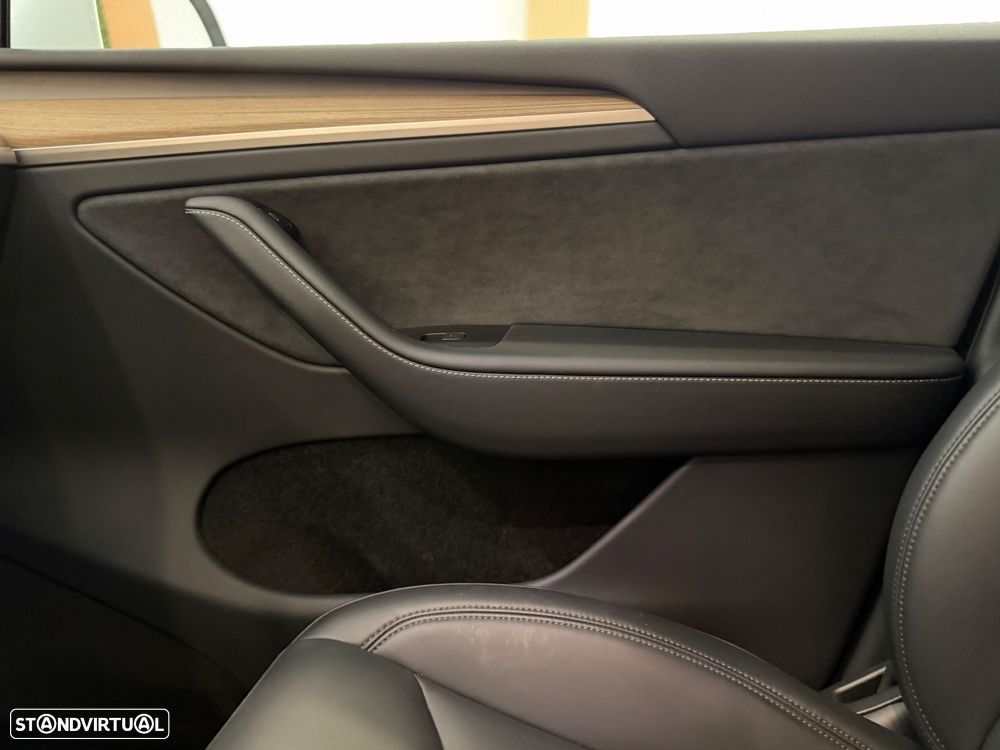 Tesla Model Y Standard - 13