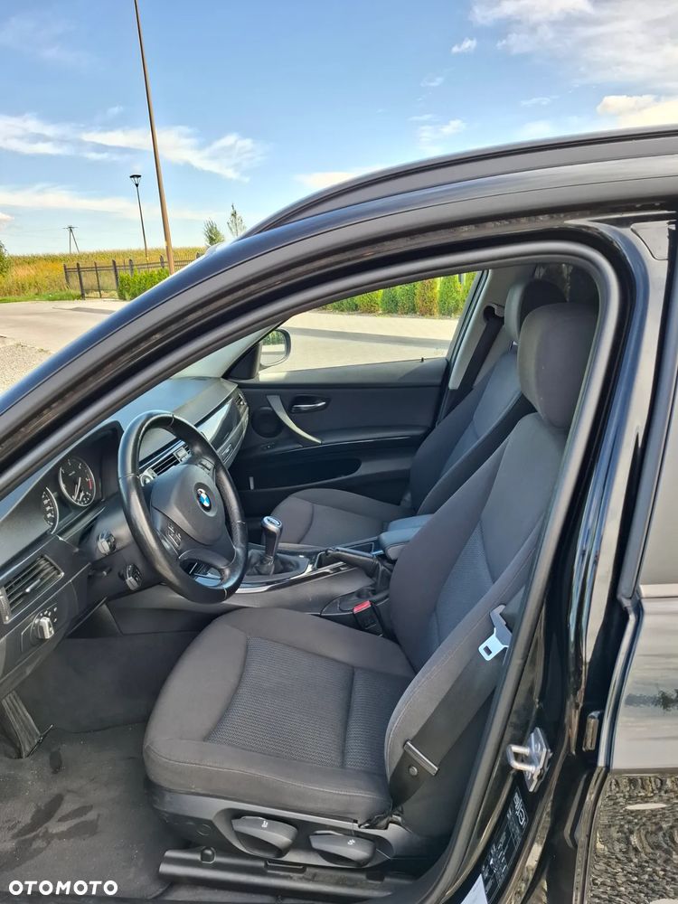 BMW Seria 3 318d - 14