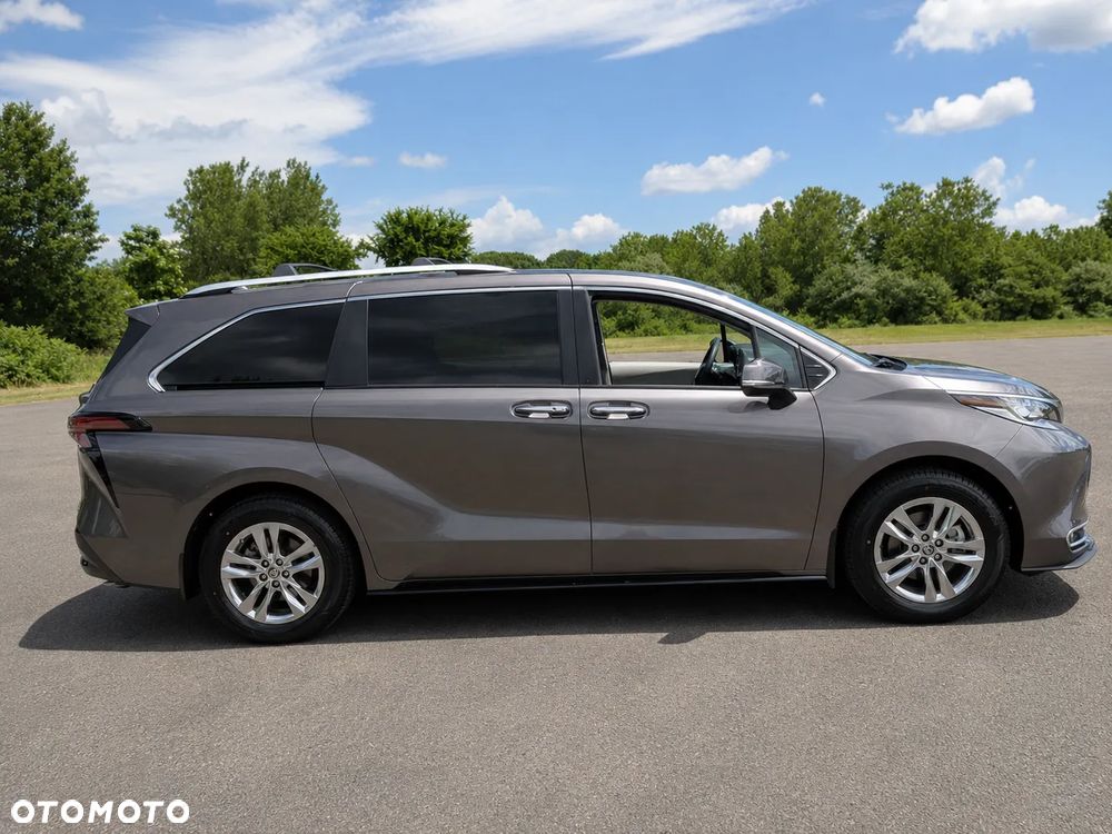 Toyota Sienna - 8