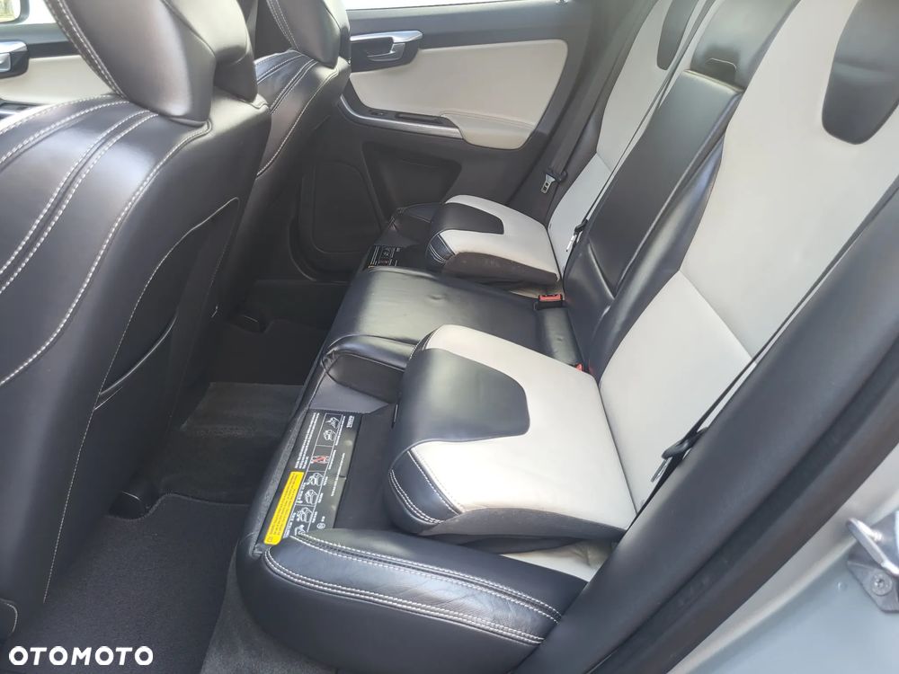 Volvo XC 60 D4 Drive-E Momentum - 36