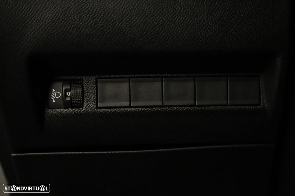 Peugeot 2008 1.2 PureTech Allure - 19