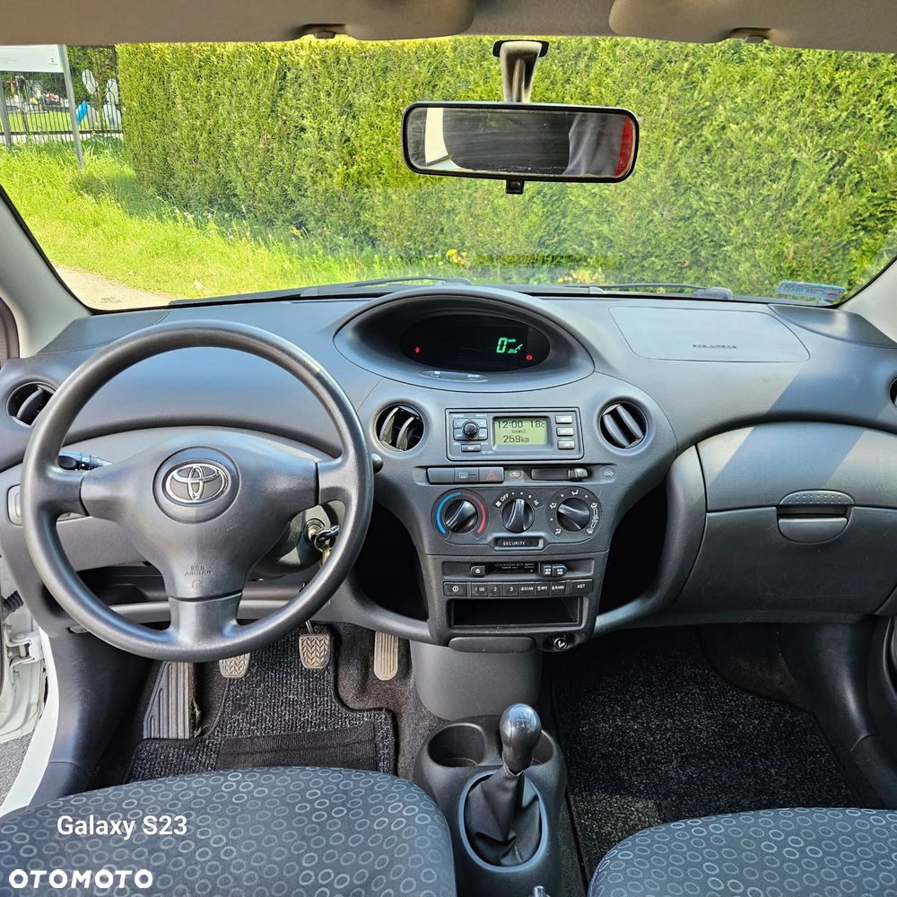 Toyota Yaris 1.0 - 17