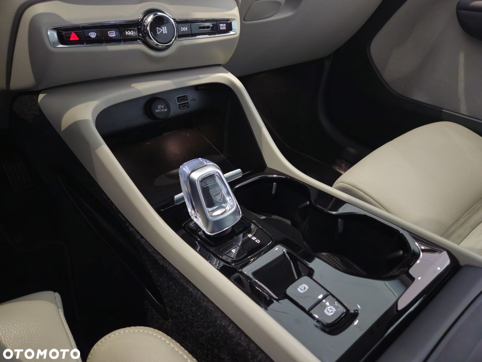 Volvo XC 40 - 25