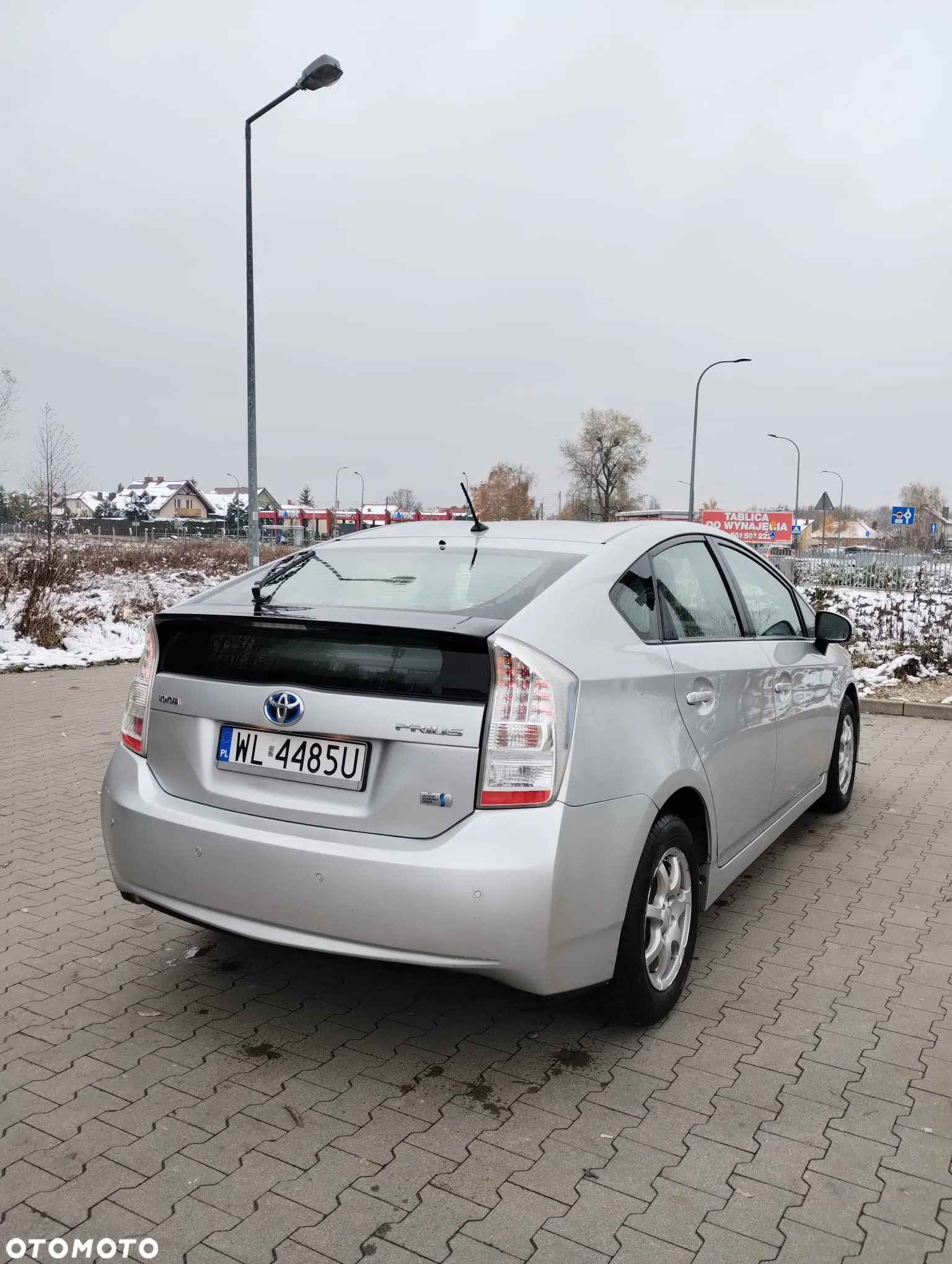 Toyota Prius (Hybrid) - 4