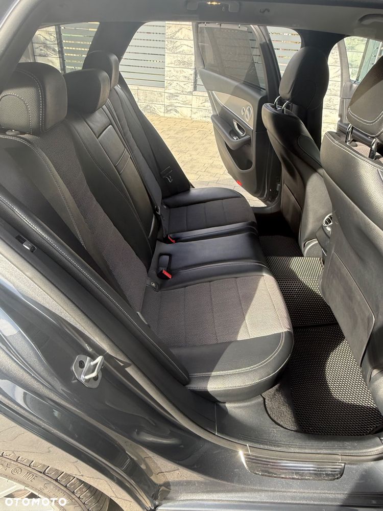 Mercedes-Benz Klasa E 220 d 4-Matic 9G-TRONIC - 17