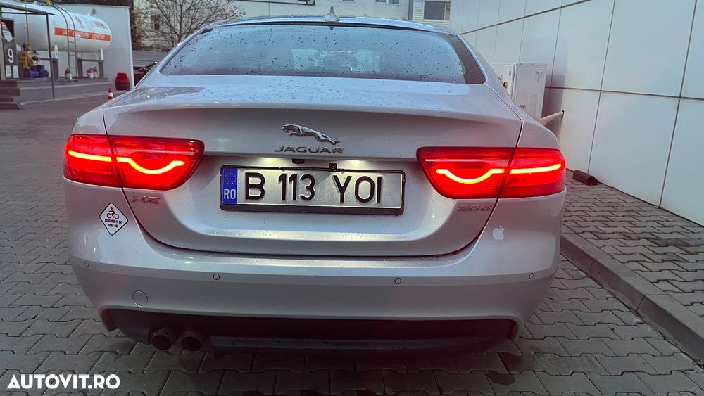 Jaguar XE 2.0 Prestige - 12