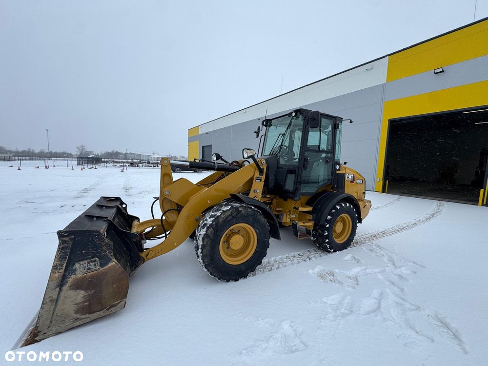 Caterpillar 908M - 1