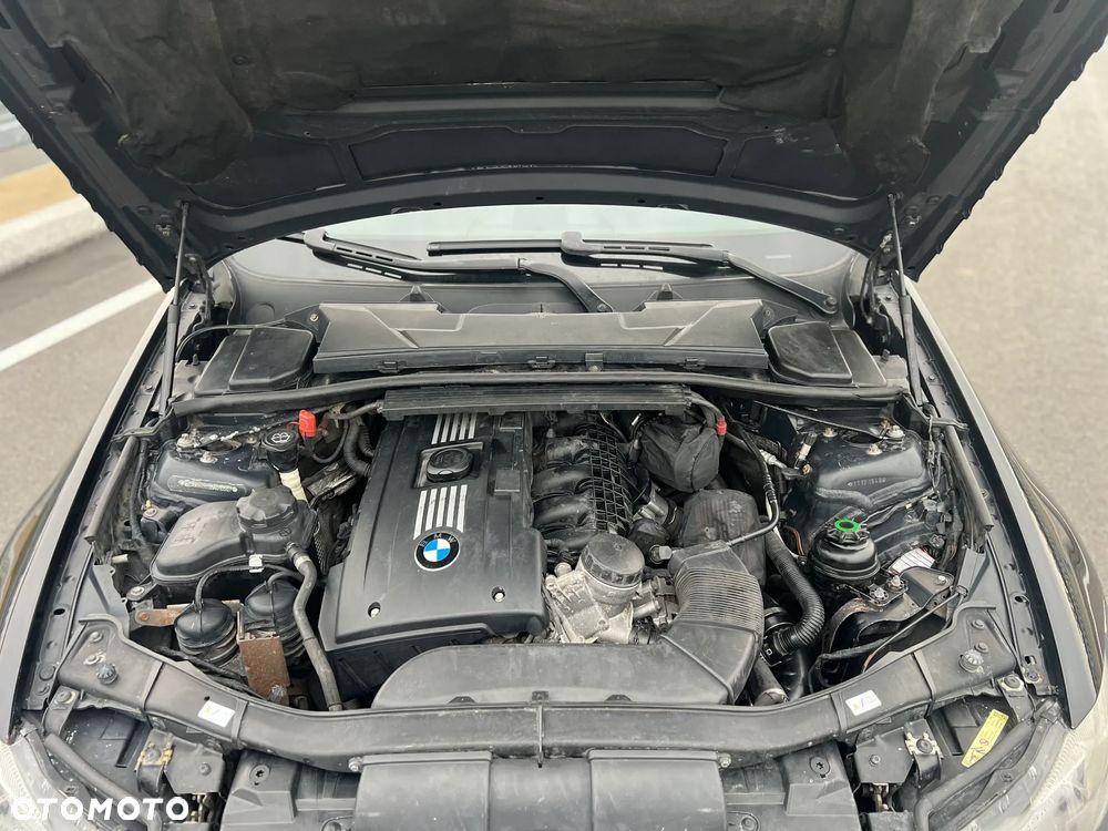 BMW Seria 3 335i xDrive - 27