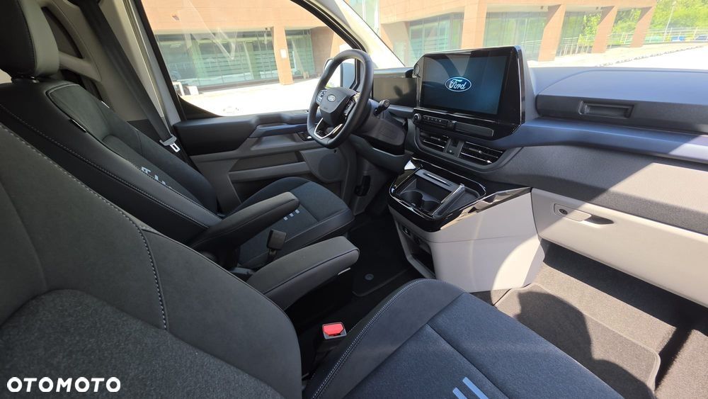 Ford Tourneo Custom - 21