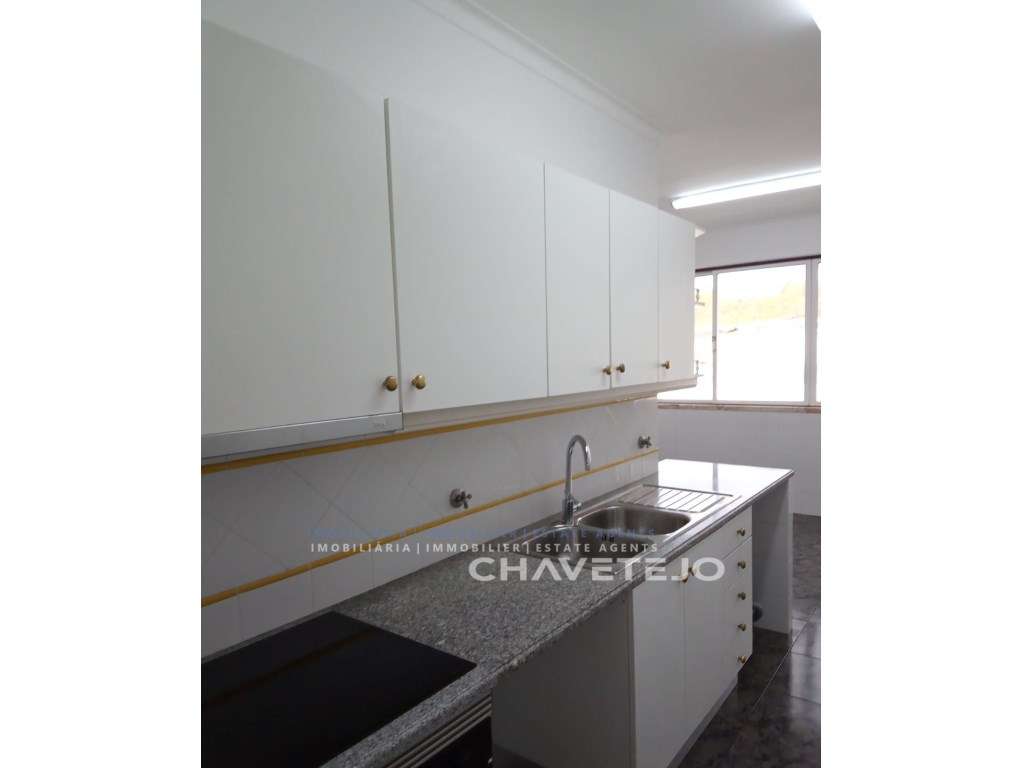 Apartamento T2 com arrecadação em Tomar - Disponível final Setembro - Grande imagem: 3/18