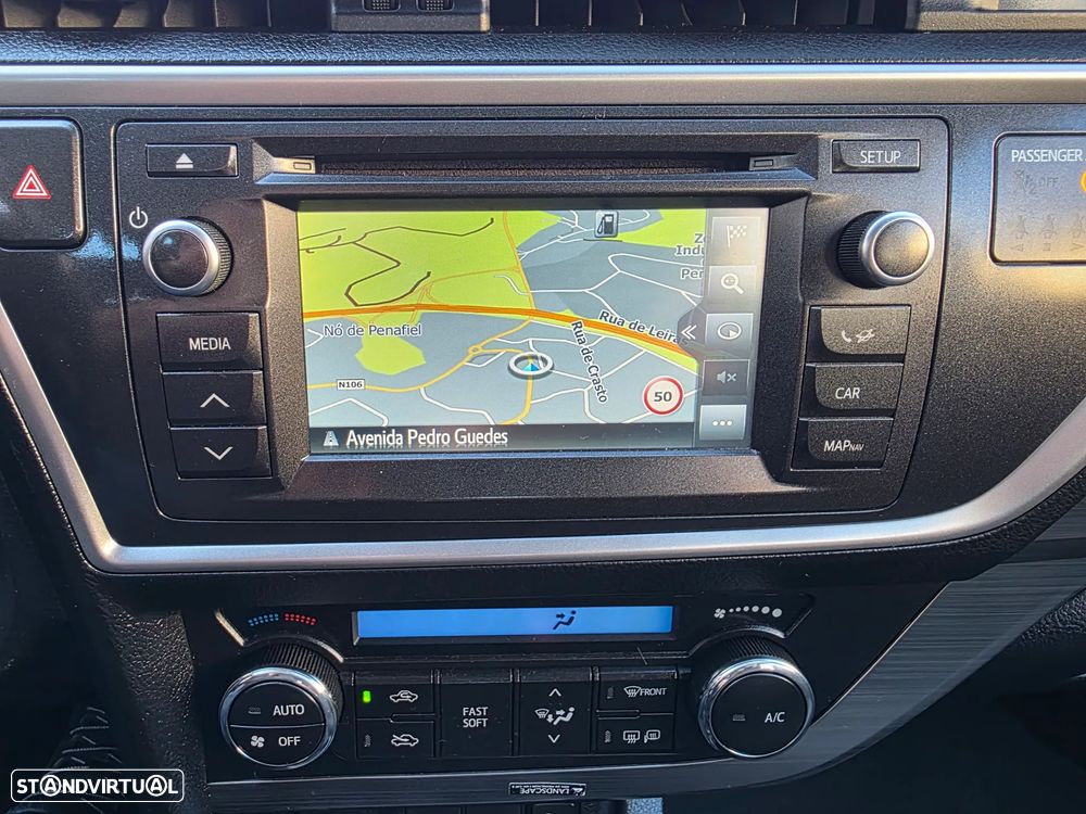 Toyota Auris Touring Sports 1.33 VVT-i Exclusive +Navi - 23