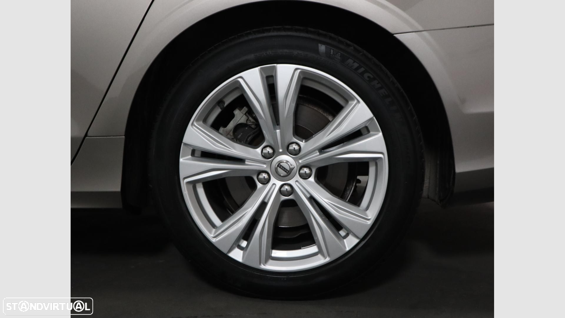 Volvo V90 2.0 B4 Momentum Plus Geartronic - 5