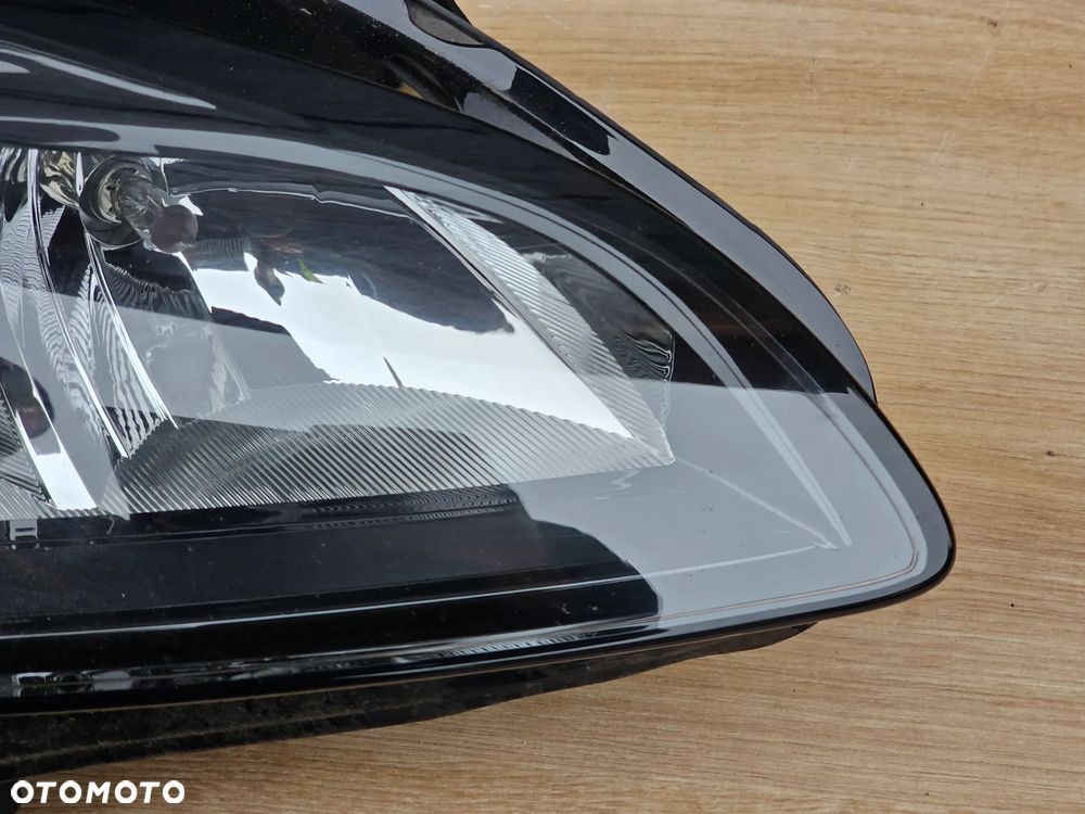 LAMPA PRAWY PRZÓD PRAWA PRZEDNIA OPEL CORSA E EUROPA 39108223 - 2