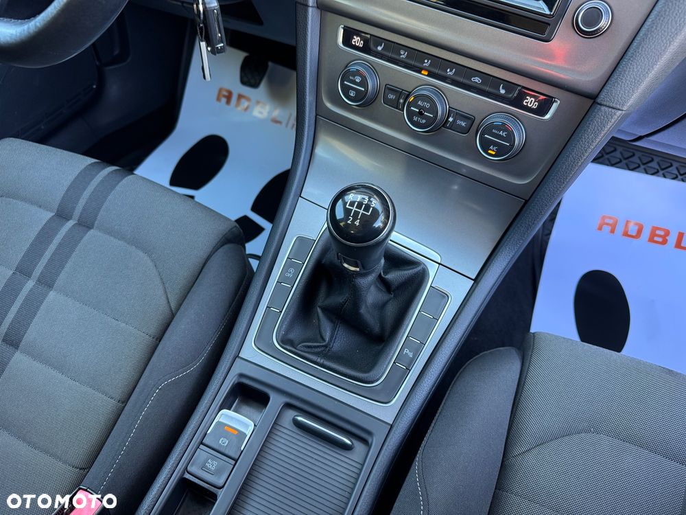 Volkswagen Golf 1.2 TSI BlueMotion Technology Comfortline - 26